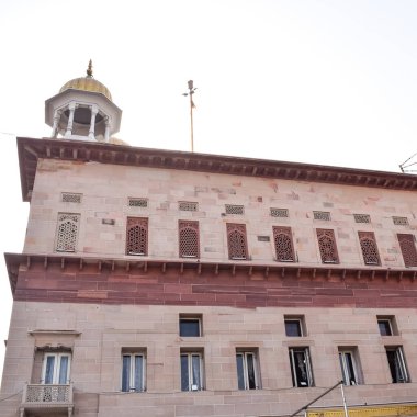 Gurudwara Sis Ganj Sahib, Hindistan 'da Eski Delhi' de bulunan dokuz tarihsel Gurdwara 'dan biridir, Chandni Chowk' da Sheesh Ganj Gurudwara, Eski Delhi 'de Kızıl Kale' nin karşısında yer alır.