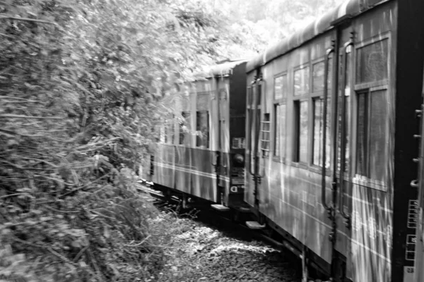 Toy Train Movendo Encosta Montanha Bela Vista Uma Montanha Lateral — Fotografia de Stock