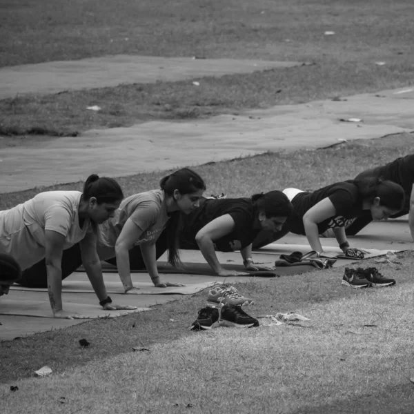 New Delhi Indien Juni 2022 Grupp Yoga Träningsklass För Personer — Stockfoto