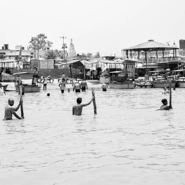 Garh Mukteshwar India Junio 2022 Gente Está Tomando Baño Sagrado —  Fotos de Stock