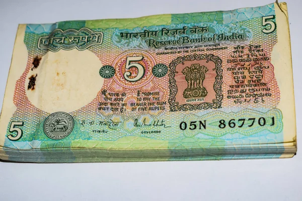 Old Five Rupee Anteckningar Kombineras Bordet Indien Pengar Roterande Bordet — Stockfoto