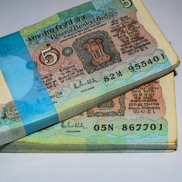 Alte Fünf Rupien Scheine Auf Dem Tisch Indien Geld Auf — Stockfoto