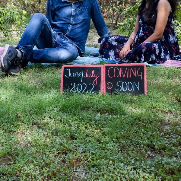 Indian Couple Posing Maternity Baby Shoot Couple Posing Lawn Green — Stock Photo, Image