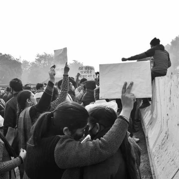 2021年12月25日 德里合同客座教师 旗帜和涂鸦抗议德里Aap政府制定政策 德里教师抗议黑人和白人 — 图库照片