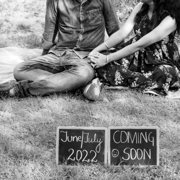 Indian Couple Posing Maternity Baby Shoot Couple Posing Lawn Green — Stock Photo, Image