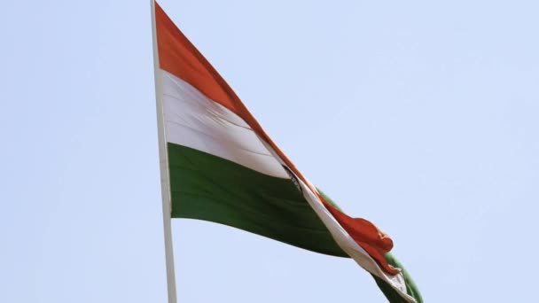 Bandera India Ondeando Alto Connaught Place Con Orgullo Cielo Azul — Vídeo de stock