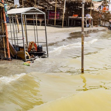 Ganga, Garh Mukteshwar, Uttar Pradesh, Hindistan, Ganga nehrinin Hindular için en kutsal nehir olduğuna inanılır.