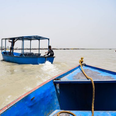 Garh Mukteshwar, UP, Hindistan - 11 Haziran 2022 - Ganga, Garh Mukteshwar 'da görüldüğü gibi, Ganga Nehri Hindu için en kutsal nehir, Garh Ganga Brij manzarası Hindu için ünlü bir dini yerdir.