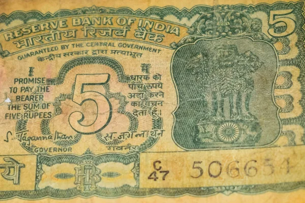 Rare Old Five Rupee Notes Combined Table India Money Rotating — Stok fotoğraf