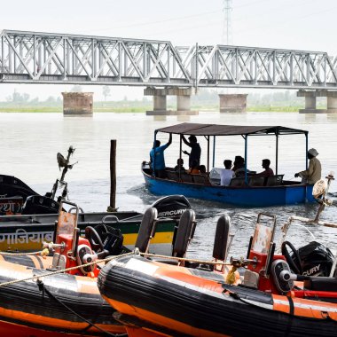 Garh Mukteshwar, UP, Hindistan - 11 Haziran 2022 - Ganga, Garh Mukteshwar 'da görüldüğü gibi, Ganga Nehri Hindu için en kutsal nehir, Garh Ganga Brij manzarası Hindu için ünlü bir dini yerdir.