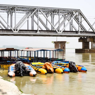 Garh Mukteshwar, UP, Hindistan - 11 Haziran 2022 - Ganga, Garh Mukteshwar 'da görüldüğü gibi, Ganga Nehri Hindu için en kutsal nehir, Garh Ganga Brij manzarası Hindu için ünlü bir dini yerdir.