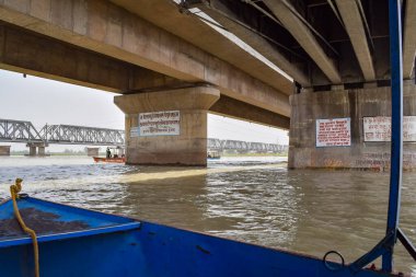 Garh Mukteshwar, UP, Hindistan - 11 Haziran 2022 - Ganga, Garh Mukteshwar 'da görüldüğü gibi, Ganga Nehri Hindu için en kutsal nehir, Garh Ganga Brij manzarası Hindu için ünlü bir dini yerdir.