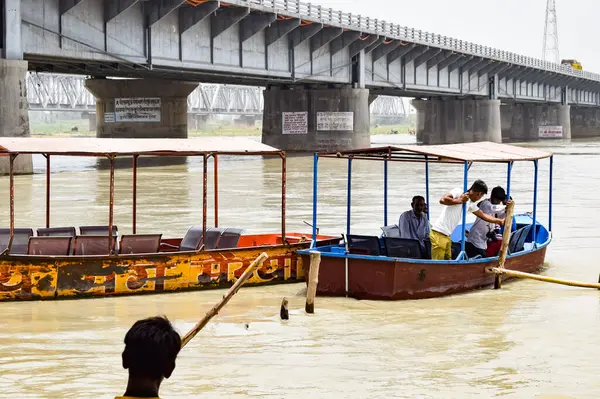 Garh Mukteshwar, UP, Hindistan - 11 Haziran 2022 - Ganga, Garh Mukteshwar 'da görüldüğü gibi, Ganga Nehri Hindu için en kutsal nehir, Garh Ganga Brij manzarası Hindu için ünlü bir dini yerdir.