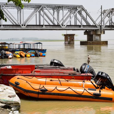 Garh Mukteshwar, UP, Hindistan - 11 Haziran 2022 - Ganga, Garh Mukteshwar 'da görüldüğü gibi, Ganga Nehri Hindu için en kutsal nehir, Garh Ganga Brij manzarası Hindu için ünlü bir dini yerdir.