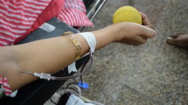 Kan bağışı kampındaki kan bağışı kampı her yıl 14 Haziran 'da, Balaji Tapınağı, Vivek Vihar, Delhi, Hindistan' da, kan bağışı için düzenlenen Dünya Kan bağışı gününde, Kan Bağışı Kampı 'nda el ele tutulur.