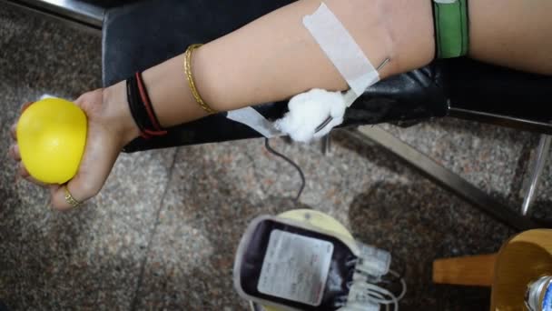 Blood Donor Blood Donation Camp Held Bouncy Ball Holding Hand — Vídeo de Stock