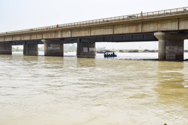 Ganga, Garh Mukteshwar, Uttar Pradesh, Hindistan, Ganga nehrinin Hindular için en kutsal nehir olduğuna inanılır.