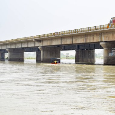 Ganga, Garh Mukteshwar, Uttar Pradesh, Hindistan, Ganga nehrinin Hindular için en kutsal nehir olduğuna inanılır.