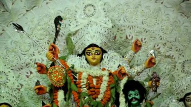 Tanrıça Durga, Hindistan 'ın en büyük Hindu Navratri festivali olan Güney Kolkata Durga Puja, Durga Puja Idol' a yakından bakıyor.