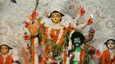 Tanrıça Durga, Hindistan 'ın en büyük Hindu Navratri festivali olan Güney Kolkata Durga Puja, Durga Puja Idol' a yakından bakıyor.