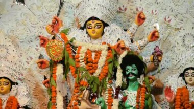 Tanrıça Durga, Hindistan 'ın en büyük Hindu Navratri festivali olan Güney Kolkata Durga Puja, Durga Puja Idol' a yakından bakıyor.