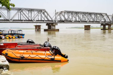 Ganga, Garh Mukteshwar, Uttar Pradesh, Hindistan, Ganga nehrinin Hindular için en kutsal nehir olduğuna inanılır.