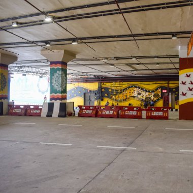 Başbakan Narendra Modi Pragati tünelini ve Pragati Maidan Bütünleşik Geçiş Koridoru Projesi 'nin beş alt geçidini, Pragati Tüneli' ni trafik hareketine açtı, Pragati Tüneli 'nde graffiti açıldı