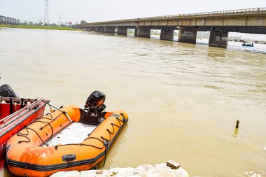 Ganga, Garh Mukteshwar, Uttar Pradesh, Hindistan, Ganga nehrinin Hindular için en kutsal nehir olduğuna inanılır.