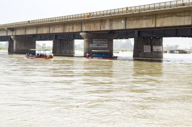 Ganga, Garh Mukteshwar, Uttar Pradesh, Hindistan, Ganga nehrinin Hindular için en kutsal nehir olduğuna inanılır.