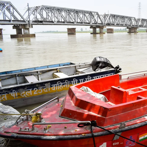 Ganga, Garh Mukteshwar, Uttar Pradesh, Hindistan, Ganga nehrinin Hindular için en kutsal nehir olduğuna inanılır.