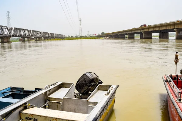 Ganga, Garh Mukteshwar, Uttar Pradesh, Hindistan, Ganga nehrinin Hindular için en kutsal nehir olduğuna inanılır.