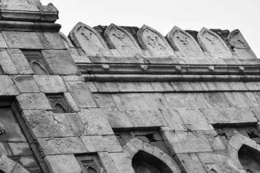Lodhi Gardens, Delhi, Hindistan 'daki Babür Mimarisi, Lodhi Garden' daki Üç Kubbeli Cami 'nin içindeki Güzel Mimari Cuma namazının camii olduğu söyleniyor.
