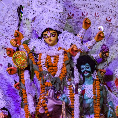 Tanrıça Durga, Hindistan 'ın en büyük Hindu Navratri festivali olan Güney Kolkata Durga Puja, Durga Puja Idol' a yakından bakıyor.