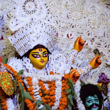 Tanrıça Durga, Hindistan 'ın en büyük Hindu Navratri festivali olan Güney Kolkata Durga Puja, Durga Puja Idol' a yakından bakıyor.