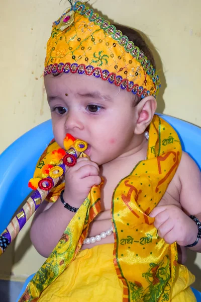 Симпатичный Индийский Ребенок Одетый Маленький Господь Кришна Случаю Фестиваля Радха — стоковое фото