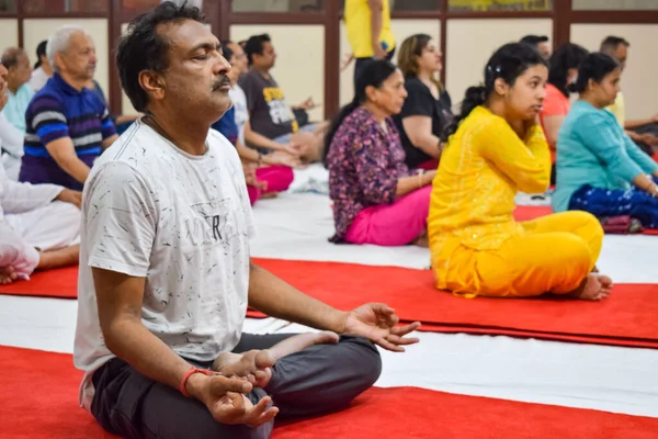 Nueva Delhi India Junio 2022 Sesión Ejercicios Yoga Grupo Para — Foto de Stock