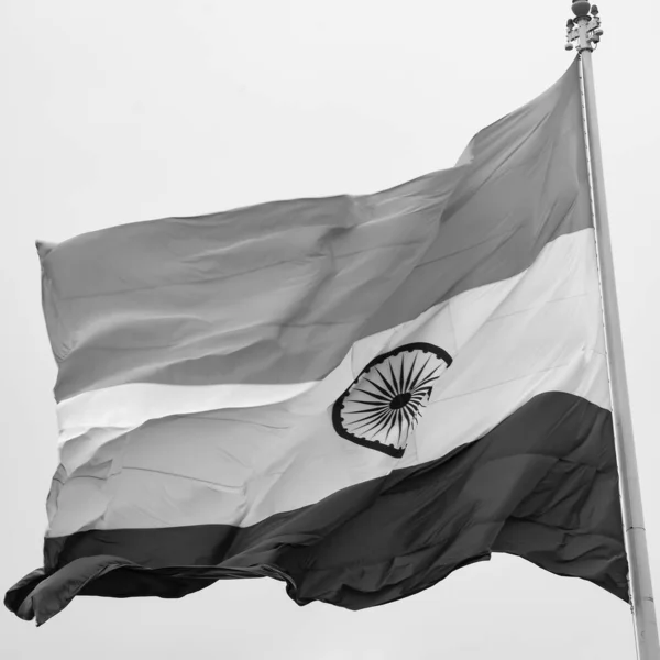 Флаг Индии Развевающийся Коннот Плейс Гордостью Голубое Небо Развевающийся Флаг — стоковое фото