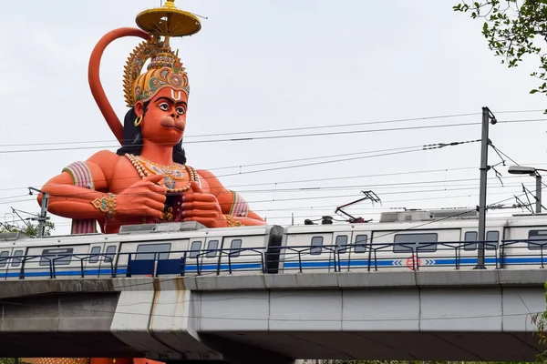 Μεγάλο Άγαλμα Του Κυρίου Hanuman Κοντά Στη Γέφυρα Του Μετρό — Φωτογραφία Αρχείου