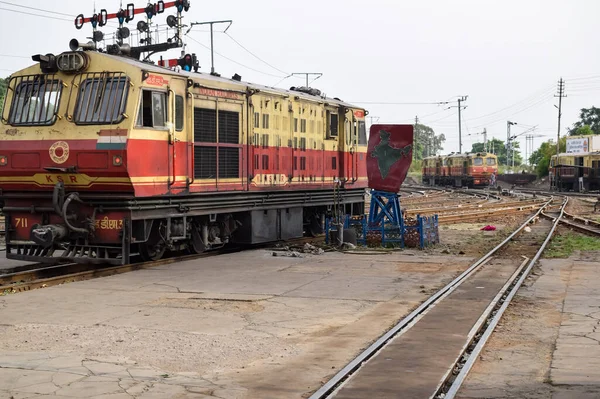 Ινδικό Τρένο Παιχνίδι Κινητήρα Ντίζελ Ατμομηχανή Στο Σιδηροδρομικό Σταθμό Kalka — Φωτογραφία Αρχείου