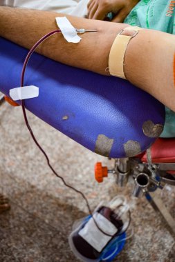 Kan bağışı kampındaki kan bağışı kampı her yıl 14 Haziran 'da, Balaji Tapınağı, Vivek Vihar, Delhi, Hindistan' da, kan bağışı için düzenlenen Dünya Kan bağışı gününde, Kan Bağışı Kampı 'nda el ele tutulur.