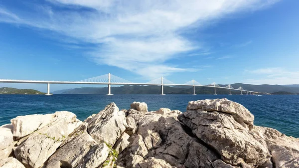 Beautiful Modern Bridge Sea Peljesac Croatia Foreground Houses Background Peljesac — Stock Photo, Image