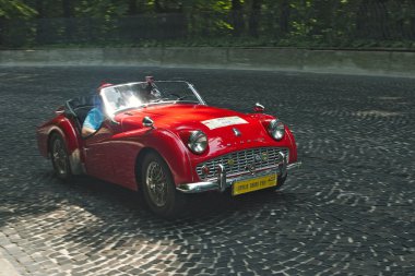 retro araba yarış parça leopolis grand prix kırmızı zafer