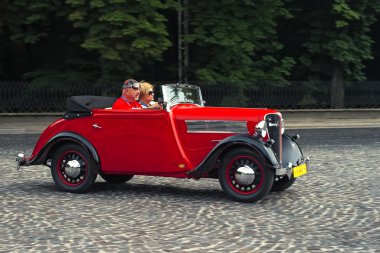 samochód starodawny rosengart retro samochodów wyścigowych leopolis grand prix