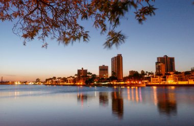 Campina Grande, Paraiba, Brezilya 2 Eylül 2021. Eski baraj ve binalar.