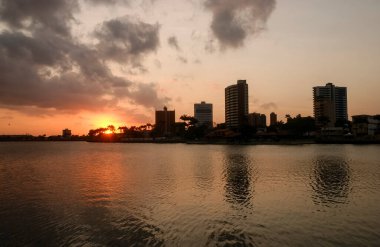 Campina Grande, Paraiba, Brezilya 2 Eylül 2021. Eski baraj ve binalar.