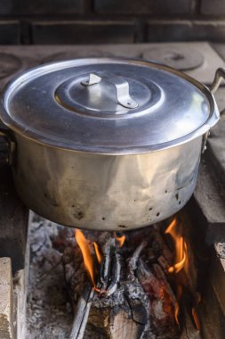 Alüminyum tavalı odun sobası..