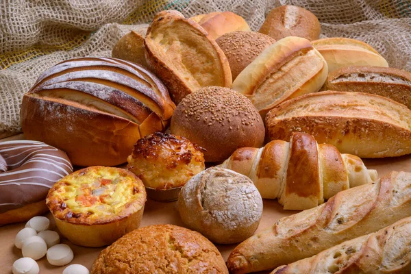 Ekmek. Çeşitli Brezilya ekmekleri türleri. Fırın ürünleri.
