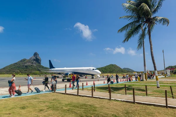 Luchthaven Fernando Noronha Pernambuco Brazilië December 2021 Vliegtuig Passagiers Uitstappen — Stockfoto
