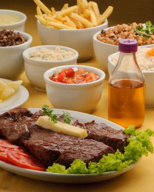 Güneşte kurutulmuş et. Kuzeydoğu Brezilya 'dan tipik yemek..