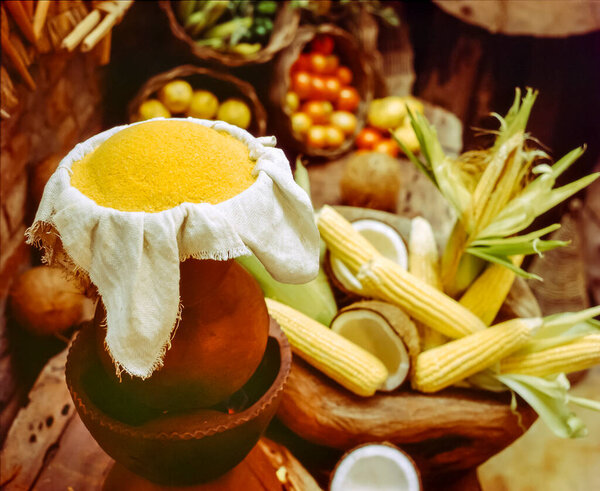 Corn couscous made the old fashioned way in clay pot with blurred background. Food from the northeast region of Brazil. — Stock Image Corn Couscous Made Old Fashioned Way Clay Pot Blurred Background Stock Picture